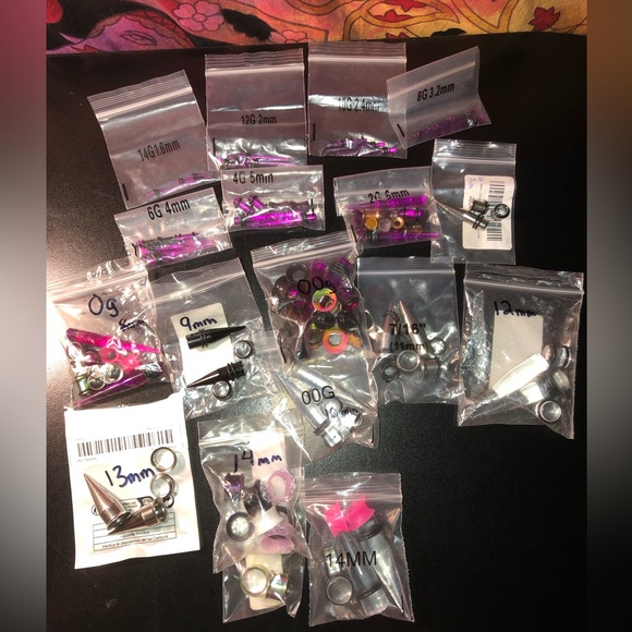 Earlobe stretching kit 1.6mm(14G) - 14mm(9/16th) gauges - Picture 1 of 1